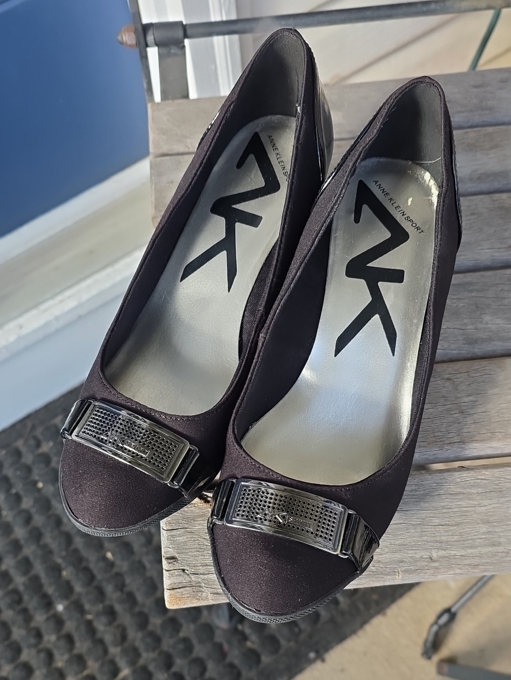 Anne Klein AK7Trestlee Women's Metallic Buckle Accent Black Wedge - Size 7 1/2 M